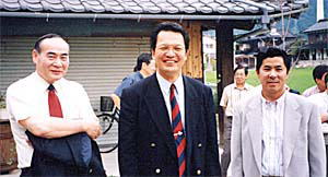 前同窓会会長永見さん、鶴副理事長と